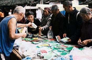 学生玉足小白鞋图片